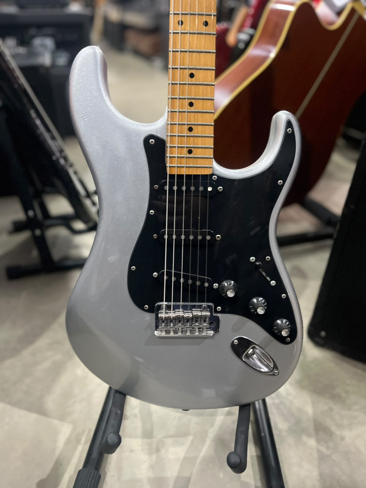 Guitarra Marca: Tagima – Modelo: t735 prata Strato