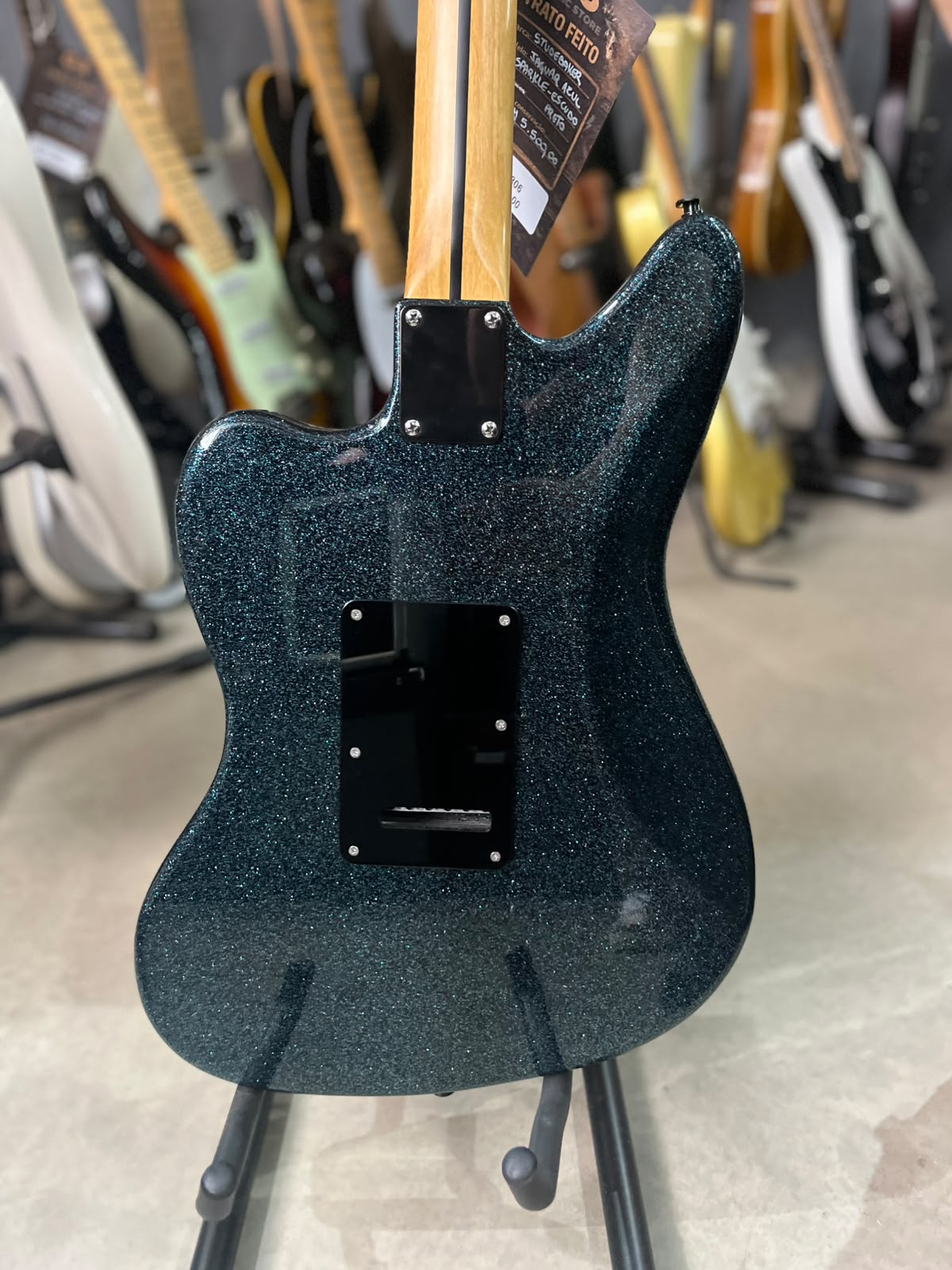 Guitarra Studebaker Jaguar azul sparkle escudo preto miniatura 8