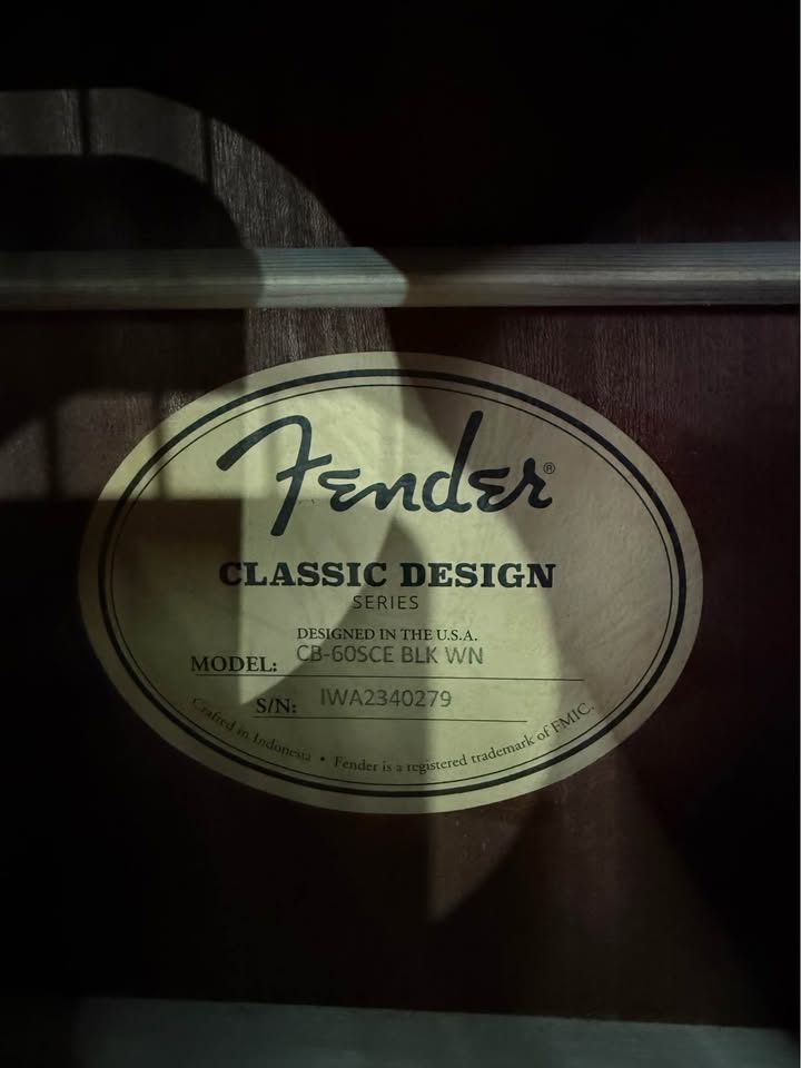 Baixolão fender CB-60SCE preto miniatura 7