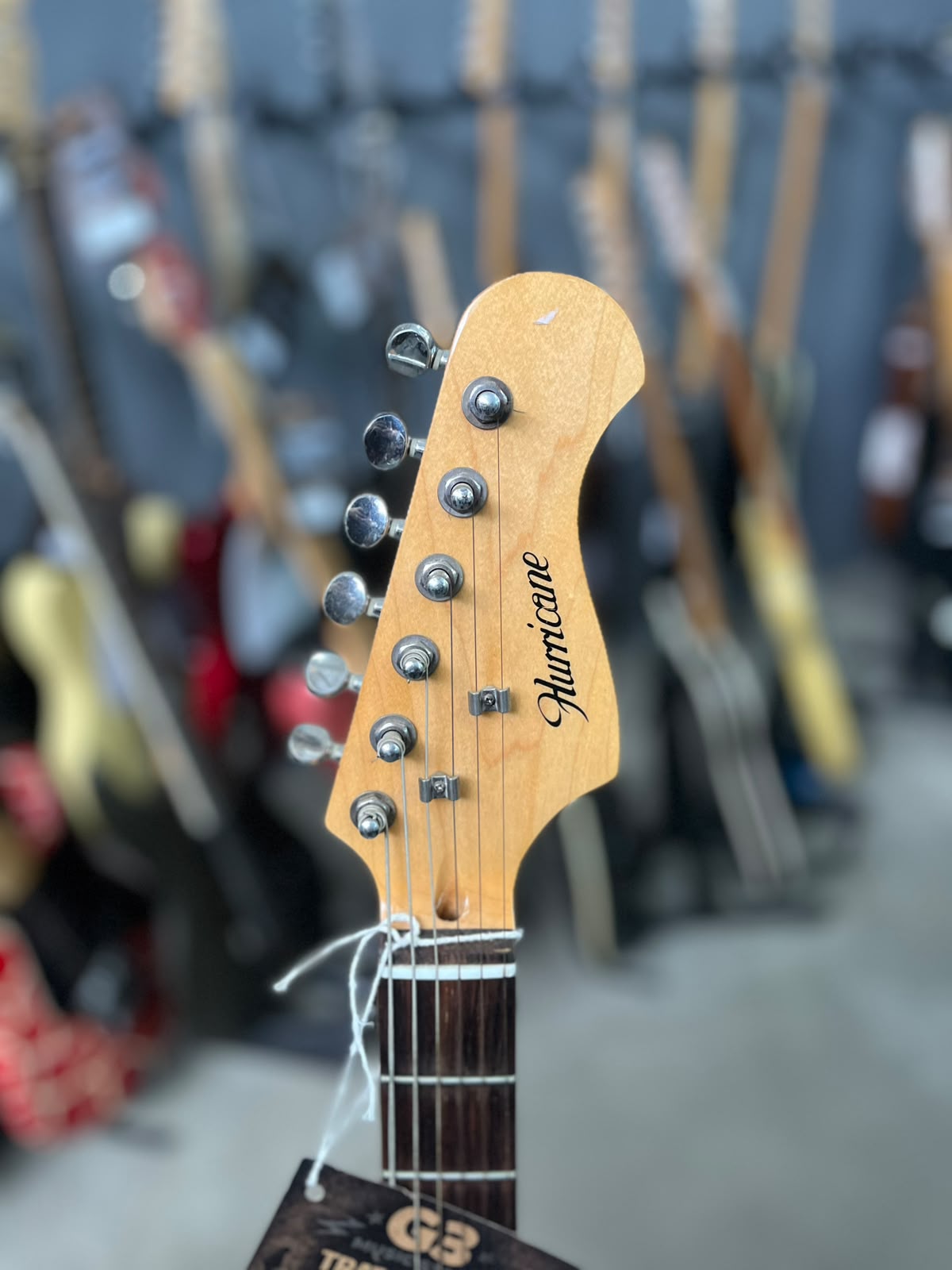 Guitarra Marca Hurricane  – Modelo telecaster sunburst miniatura 5