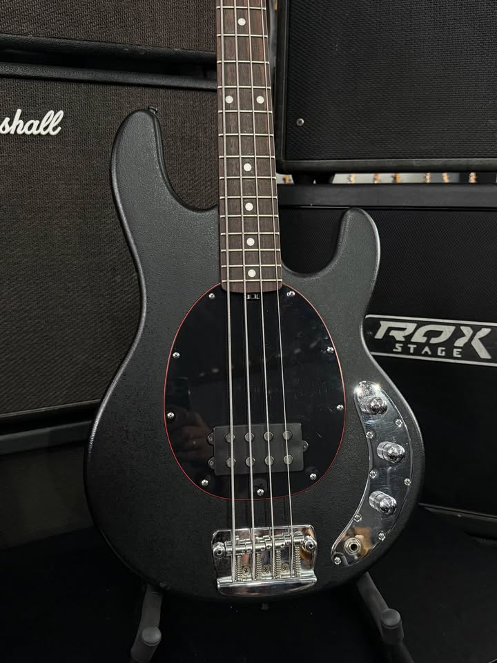 Baixo SUB MUSIC MAN AMERICANO 2005 4 cordas preto fosco miniatura 2