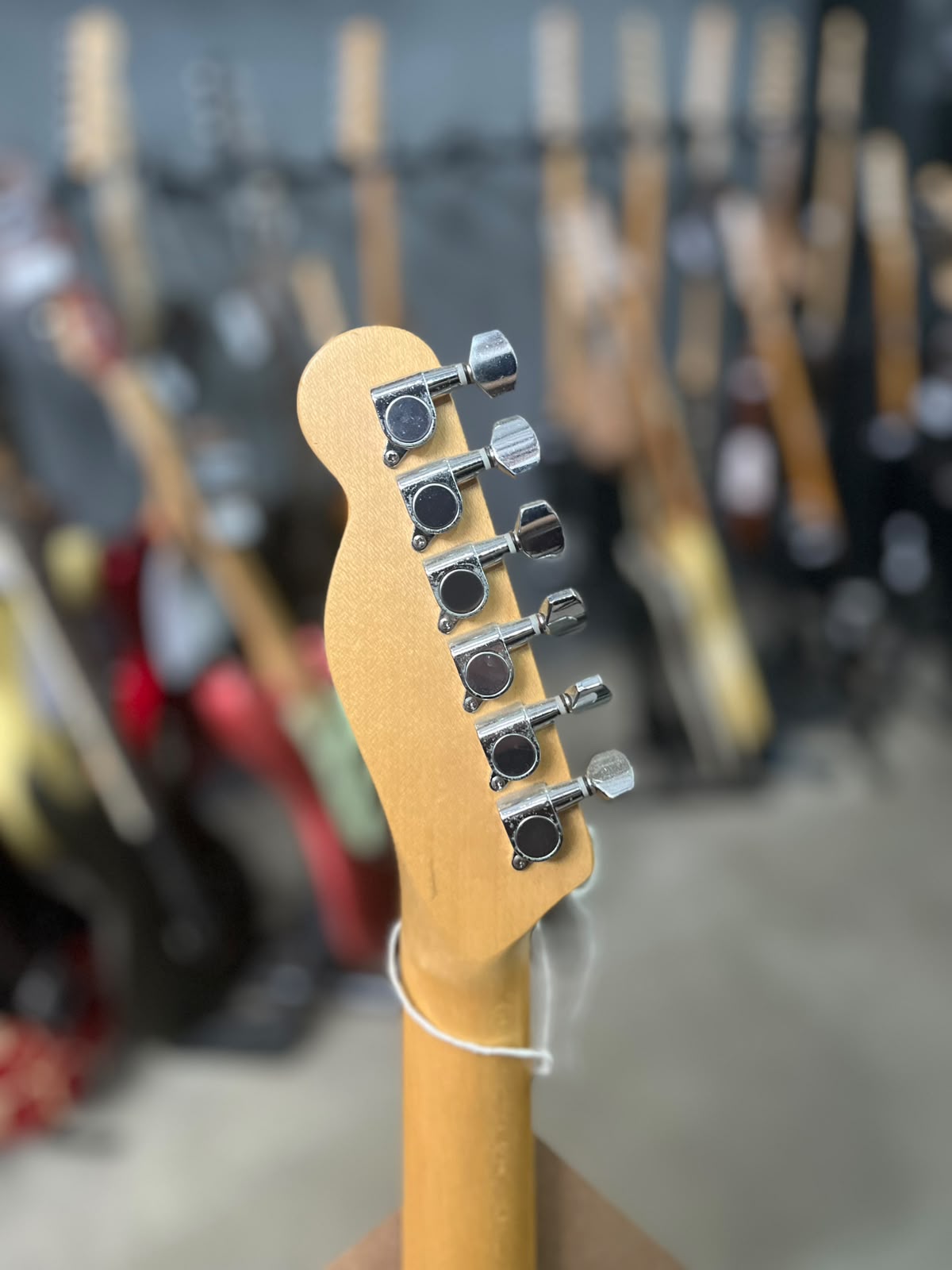 Guitarra Marca: Newen  Modelo: Telecaster Madeira  miniatura 6