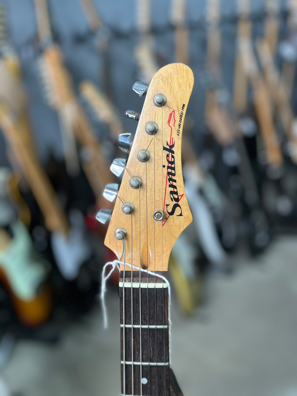 Guitarra Samick Strato Sunburst miniatura 5