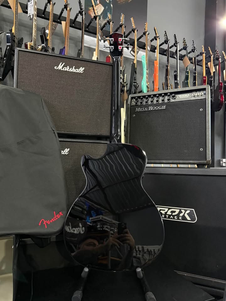 Baixolão fender CB-60SCE preto miniatura 9
