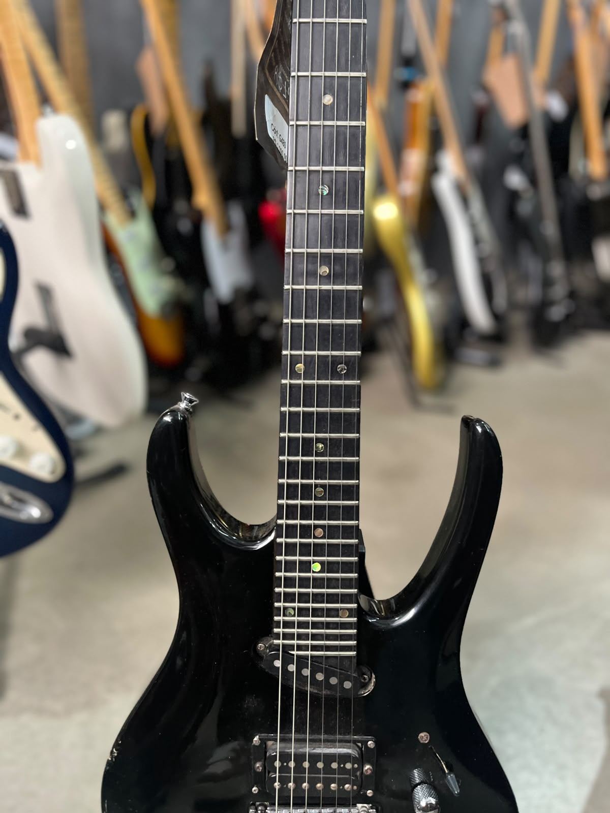 guitarra Tagima Kiko Loureiro T-zero preta super strato miniatura 4