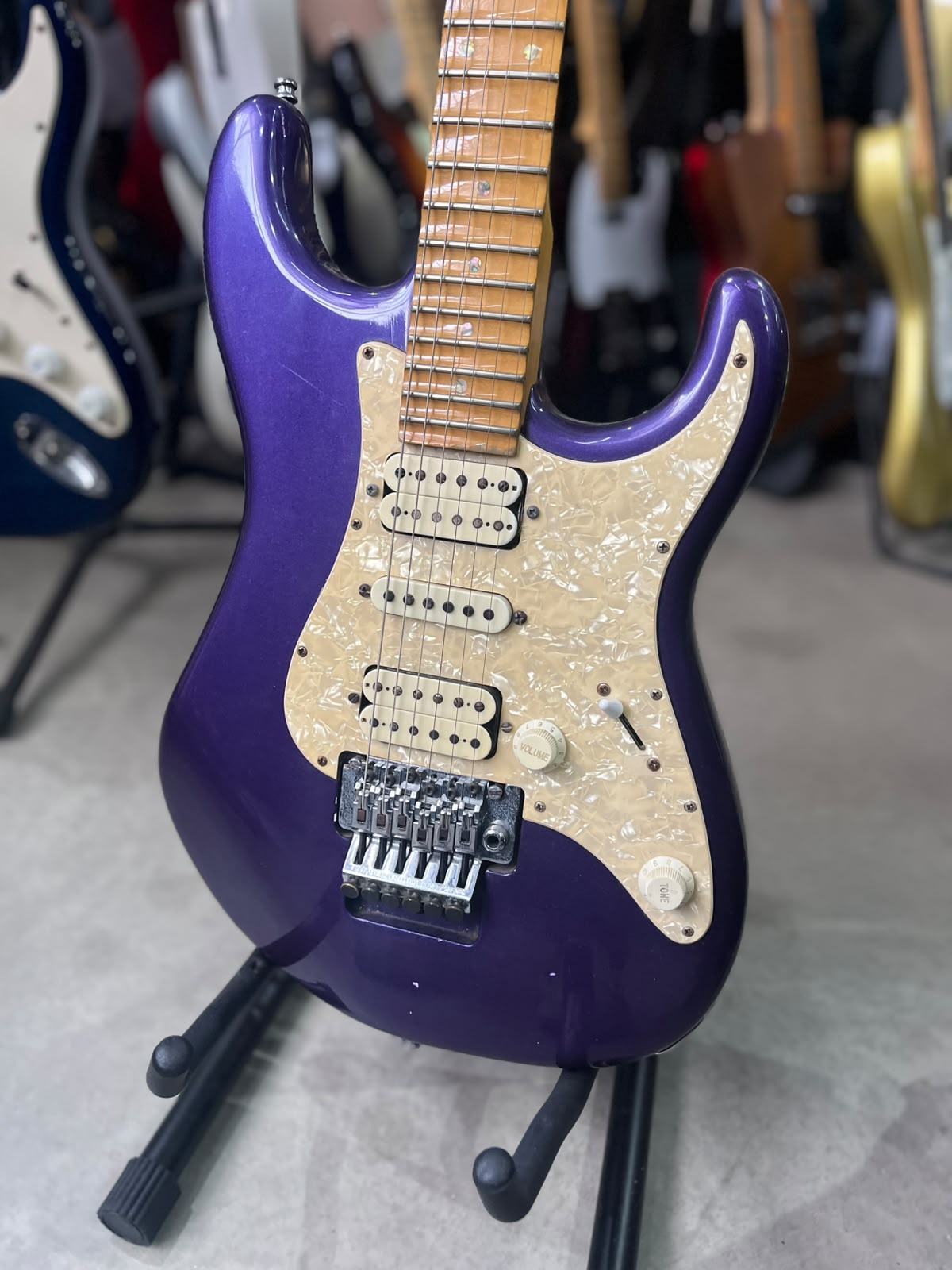 Guitarra Tagima  E2 Roxa Escalopada miniatura 2