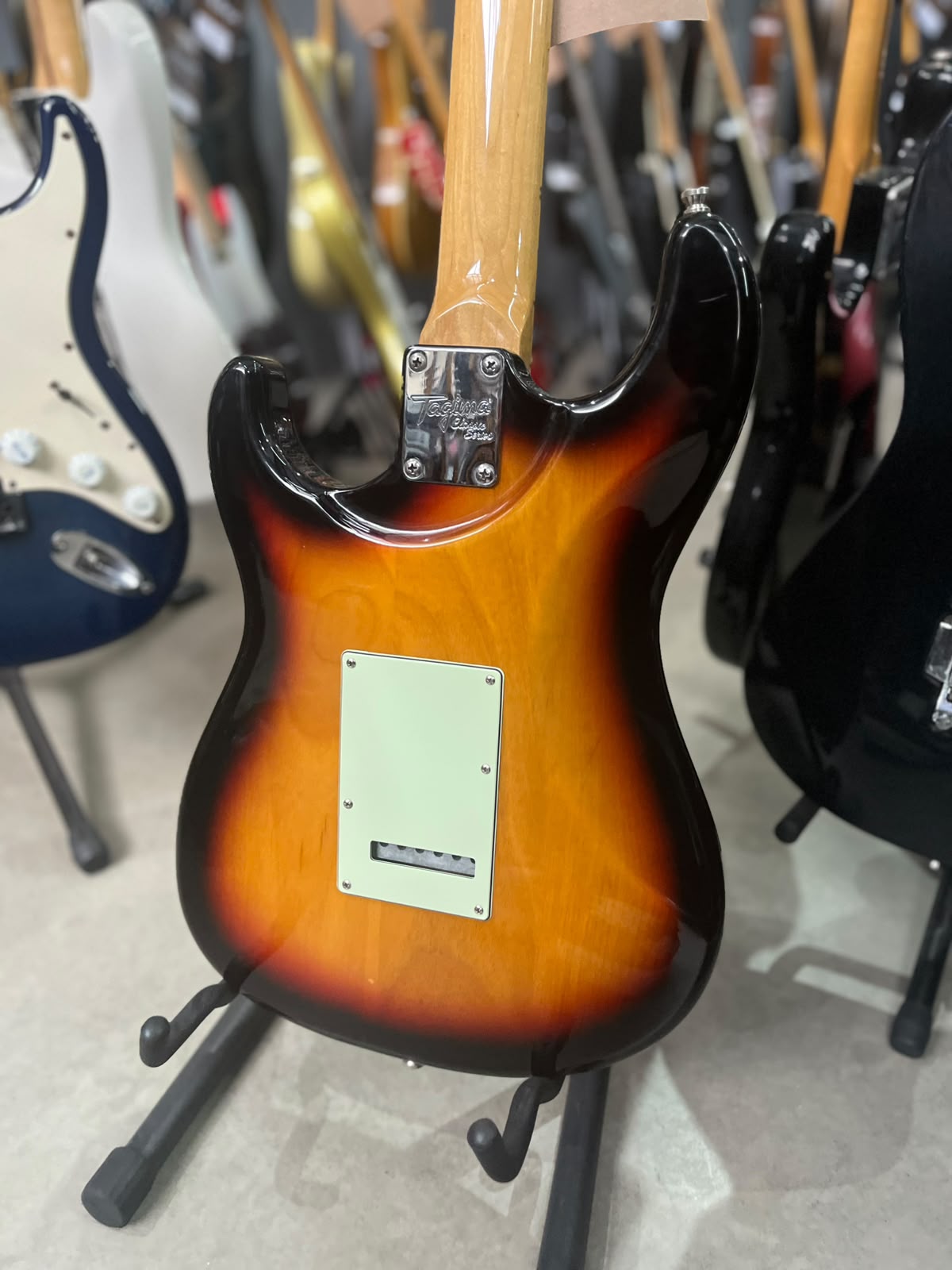 Guitarra Tagima T635 Sunburst escudo creme miniatura 8