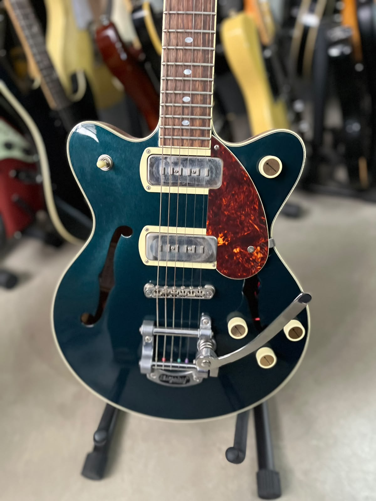 Guitarra Marca Gretsch Sem acústica G2655T