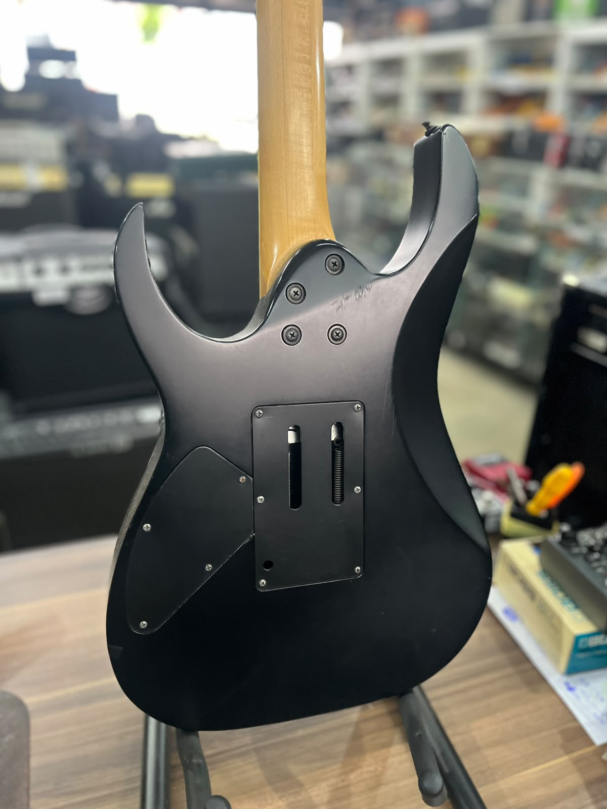 Guitarra Marca Ibanez  RG Series miniatura 8