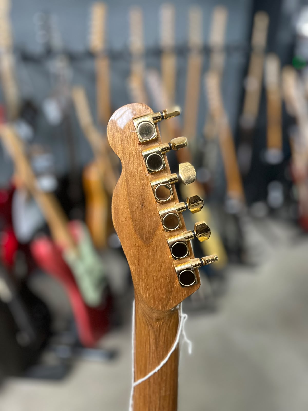 Guitarra Marca BULL – Modelo: Luthier Nacional miniatura 7