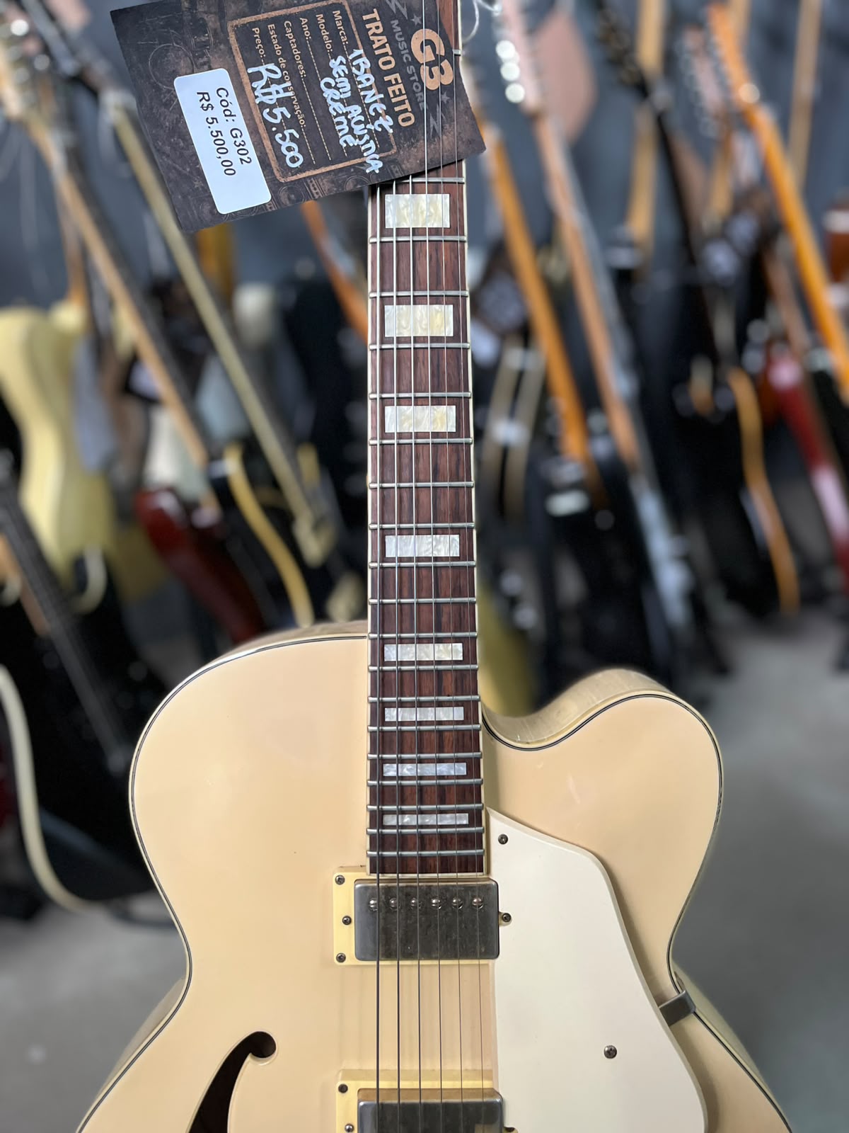 Guitarra Marca Ibanez – Modelo: Semi acústica Creme miniatura 4