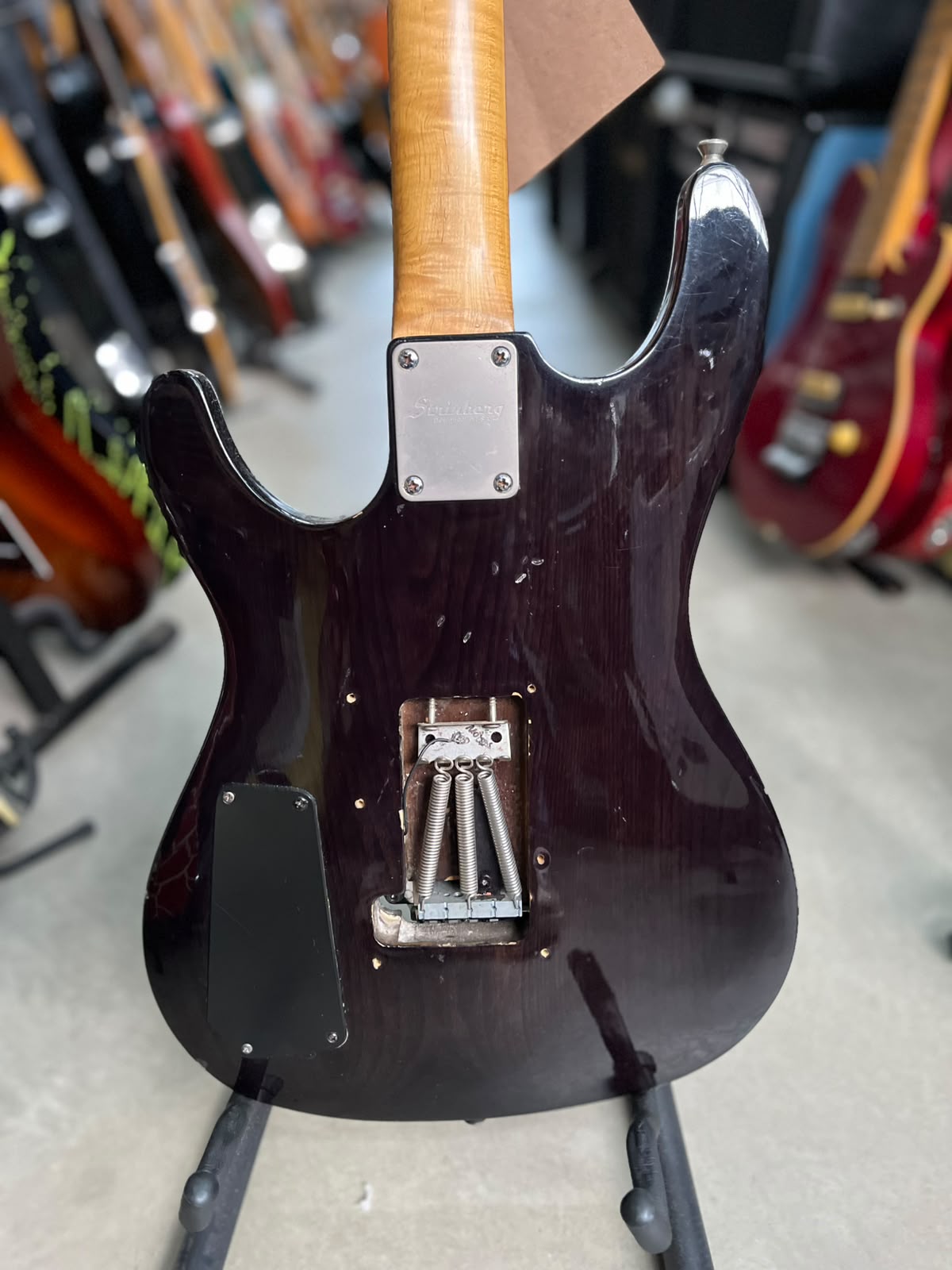 Guitarra Marca Strinberg – Modelo: Superstrato braço desenhado miniatura 9
