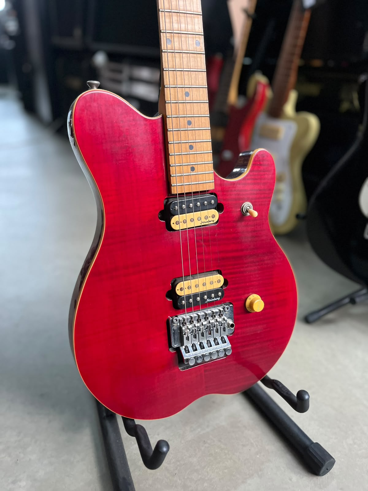 Guitarra Strinberg  Com Floyd vermelha frizo creme miniatura 3