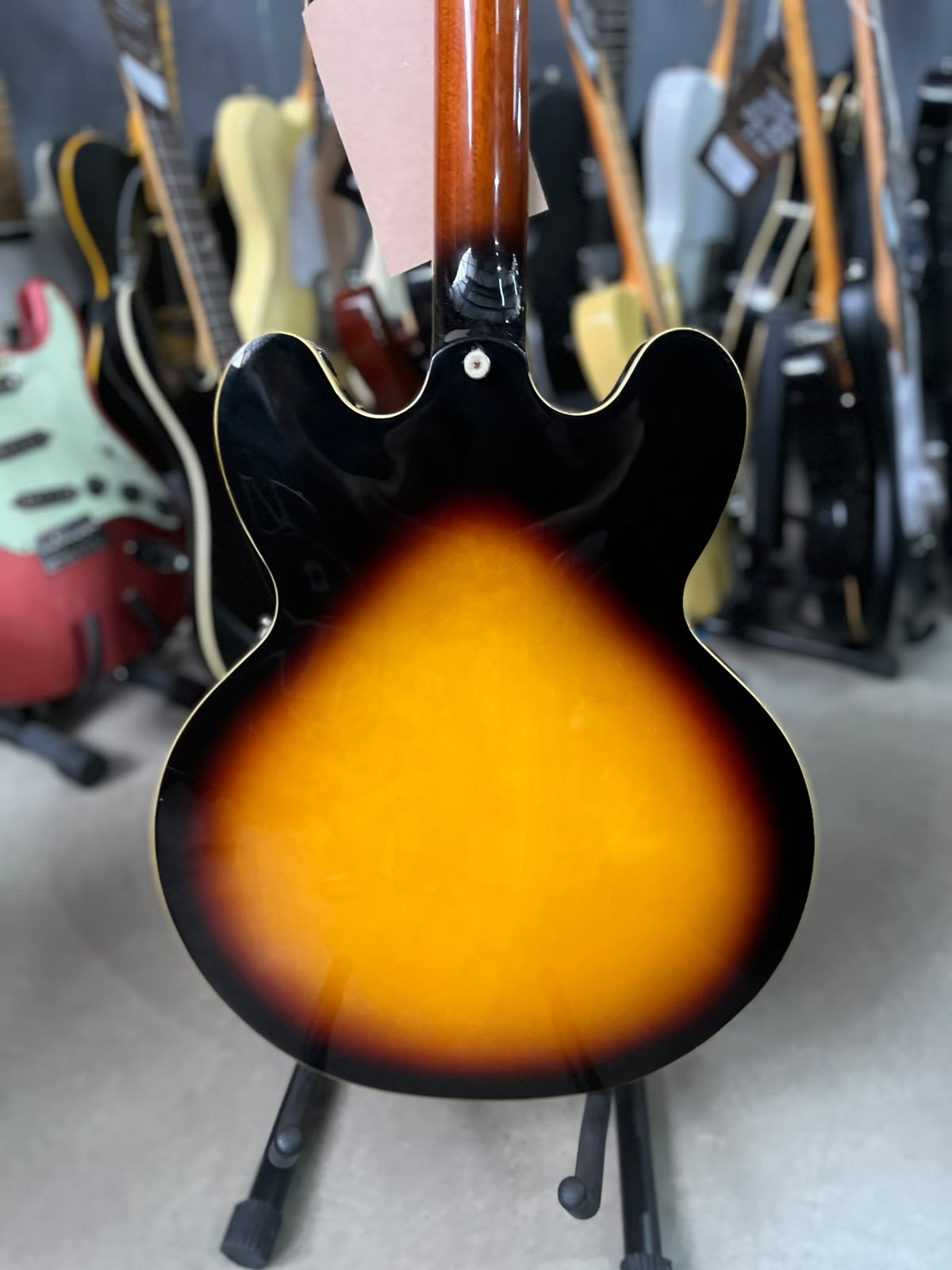 Guitarra Epiphone Semi acústica ES335 Sunburst escudo preto miniatura 7