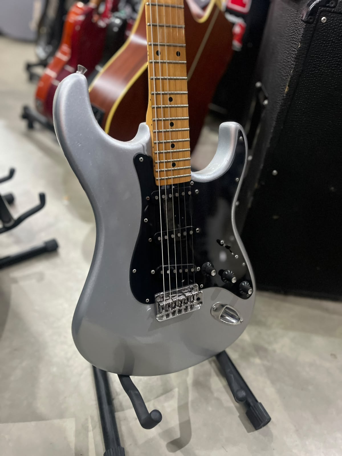 Guitarra Marca: Tagima – Modelo: t735 prata Strato miniatura 3
