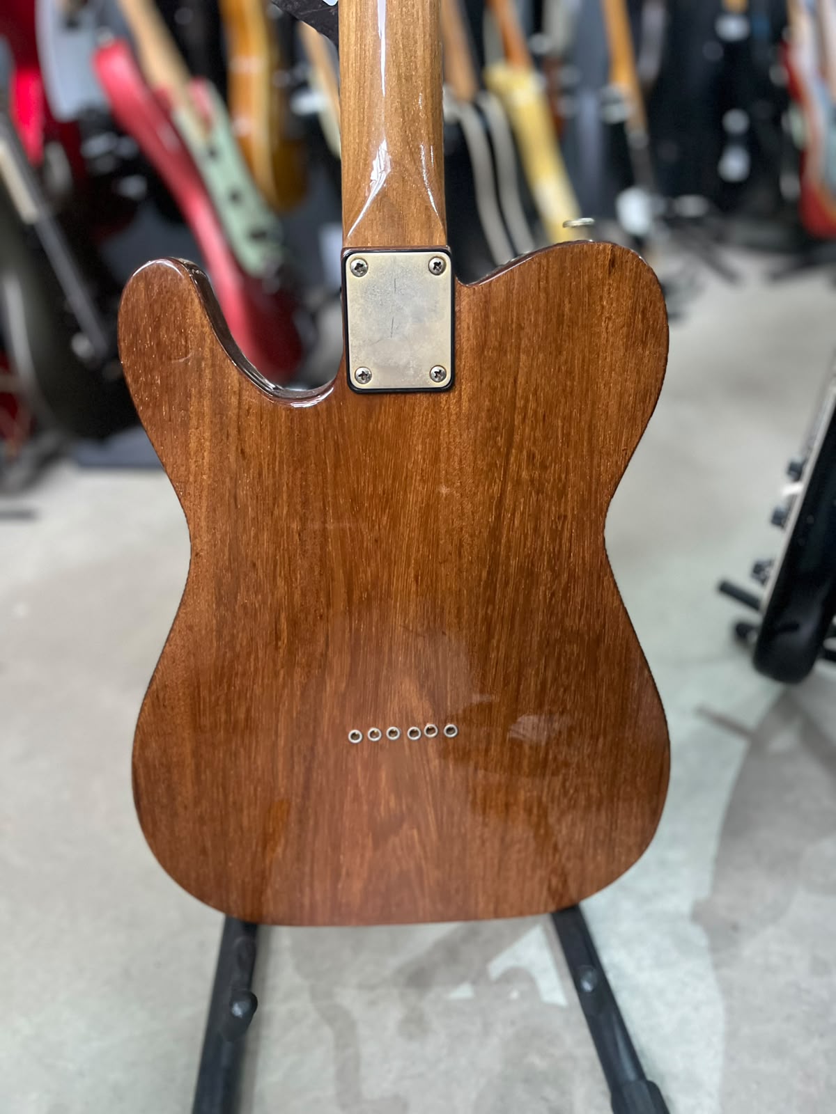 Guitarra Marca BULL – Modelo: Luthier Nacional miniatura 8