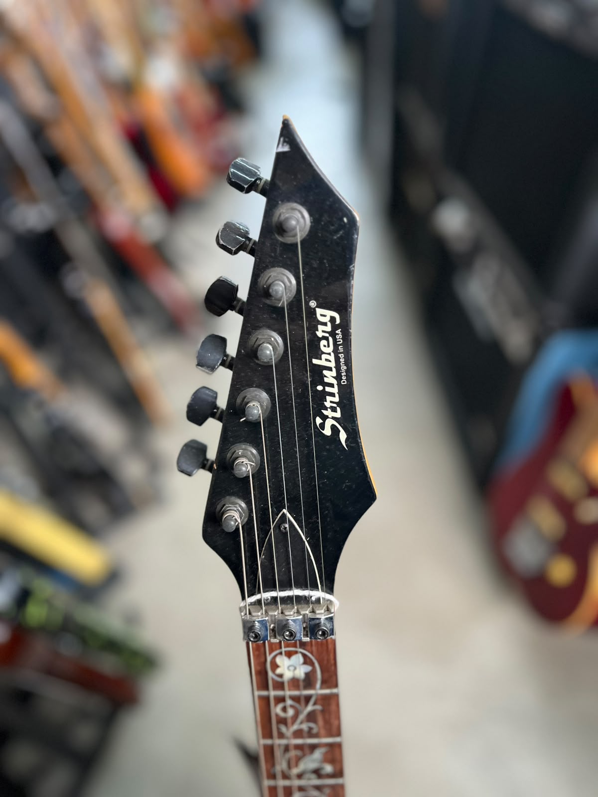 Guitarra Marca Strinberg – Modelo: Superstrato braço desenhado miniatura 6