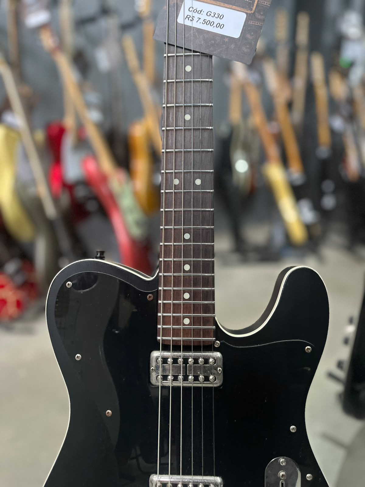 Guitarra Marca Victoria – Modelo: Telecaster miniatura 4