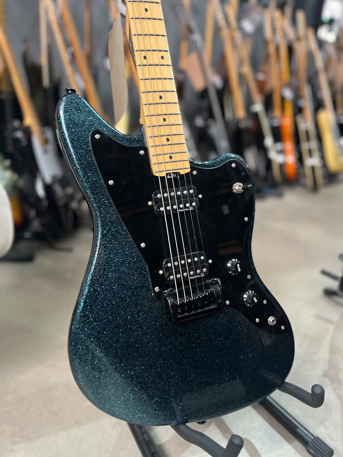 Guitarra Studebaker Jaguar azul sparkle escudo preto miniatura 3