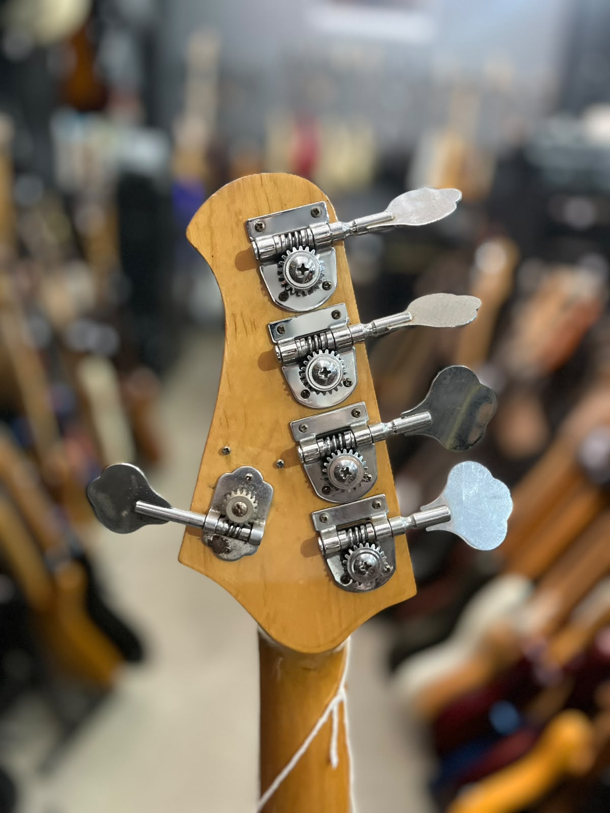 Baixo Groovin Vermelho – Modelo Californa Series 5 cordas miniatura 7