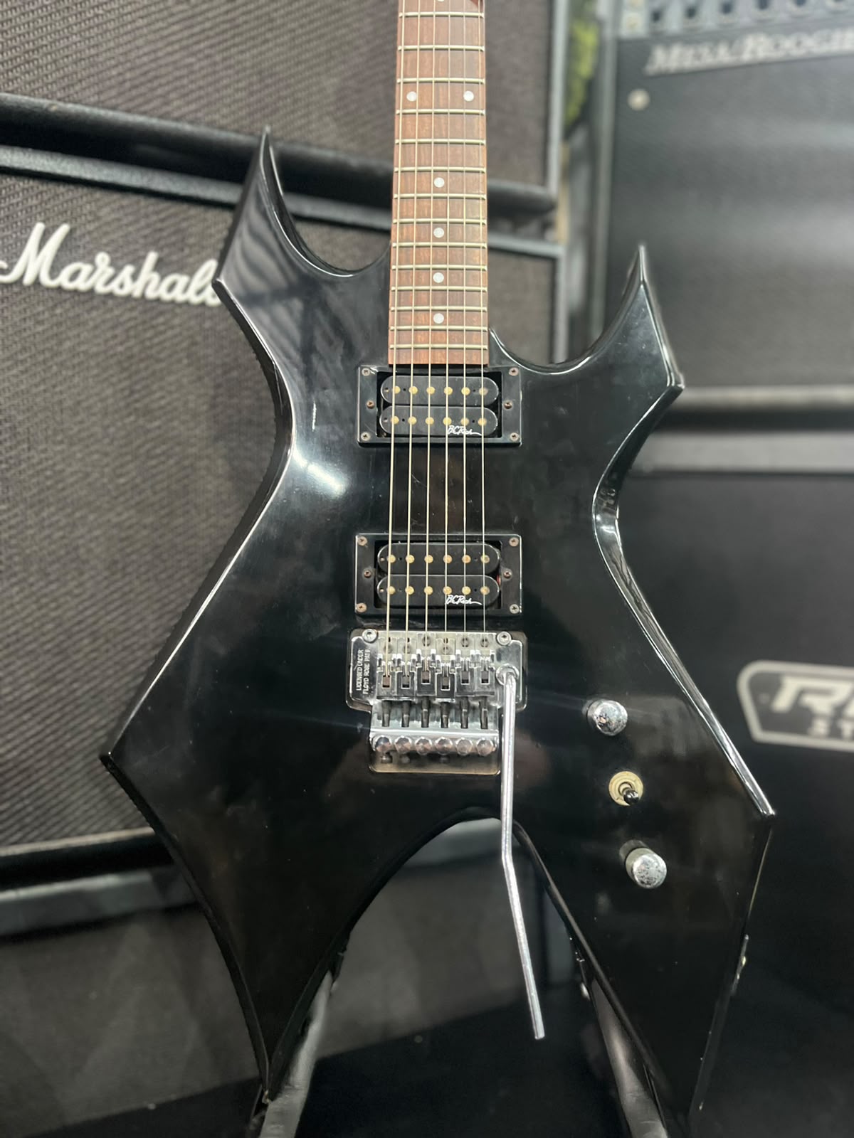 Guitarra BC Rich warlock preta com floyd miniatura 4