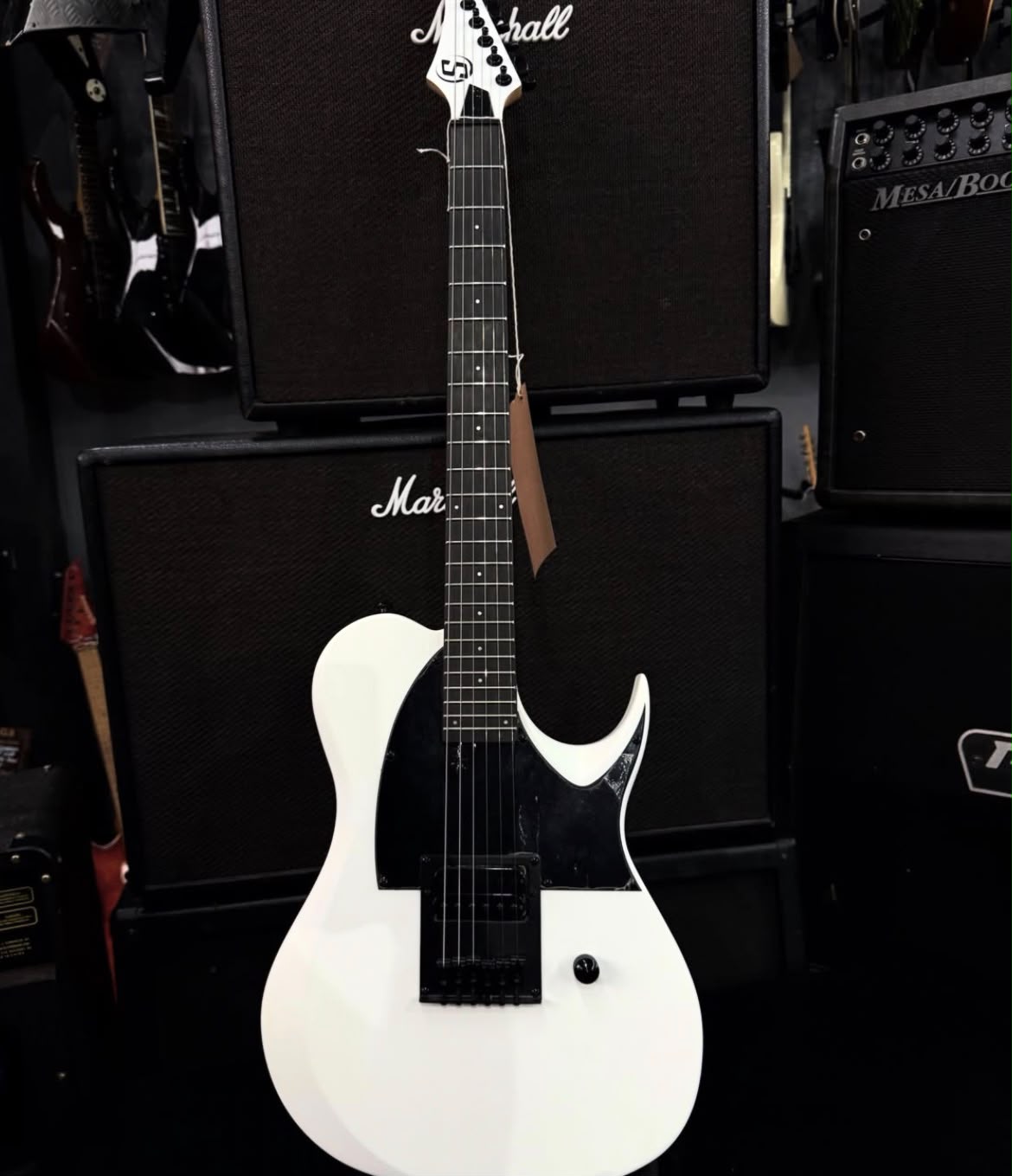 Guitarra Solar telecaster branca escudo preto