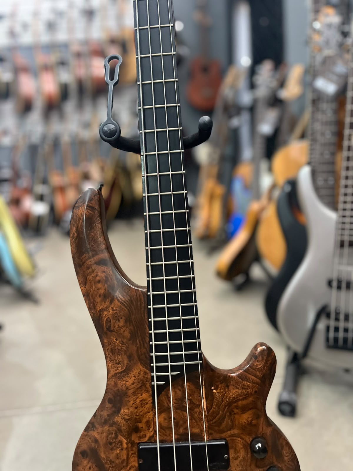 Baixo Cort Curbow bass 4 cordas miniatura 4