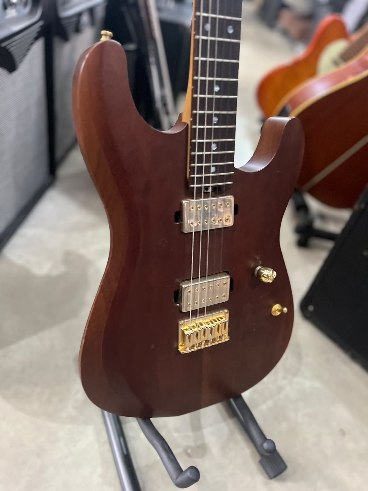 GUITARRA STUDEBACKER STRATO MADEIRA miniatura 3