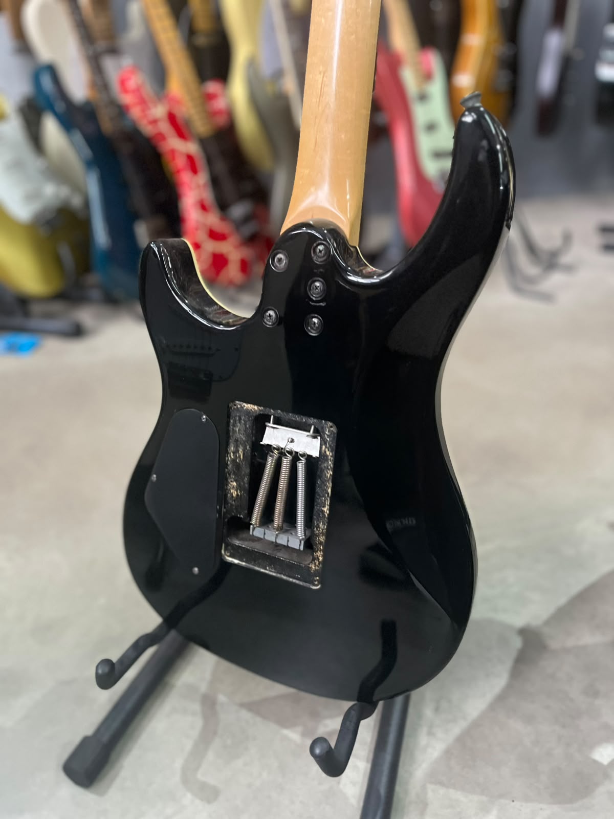 Guitarra Marca Tagima – Modelo: Vulcan Special Séries frizo creme com Floyd miniatura 7