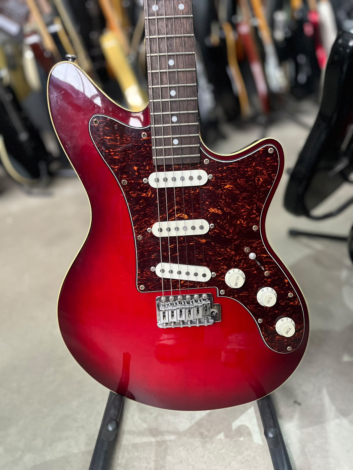 Guitarra Marca Ibanez Modelo: RC 330