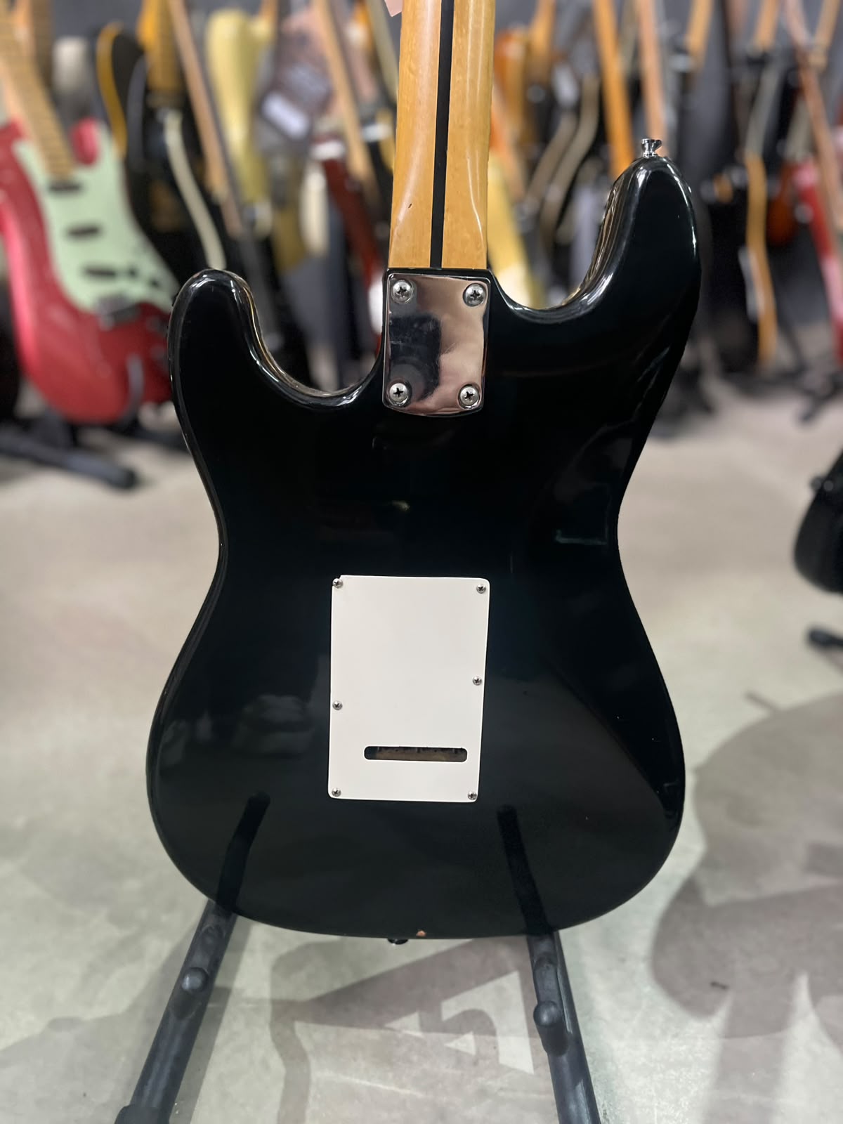 GUITARRA GIANNINI STRATOSONIC PRETA ESCUDO BRANCO miniatura 6