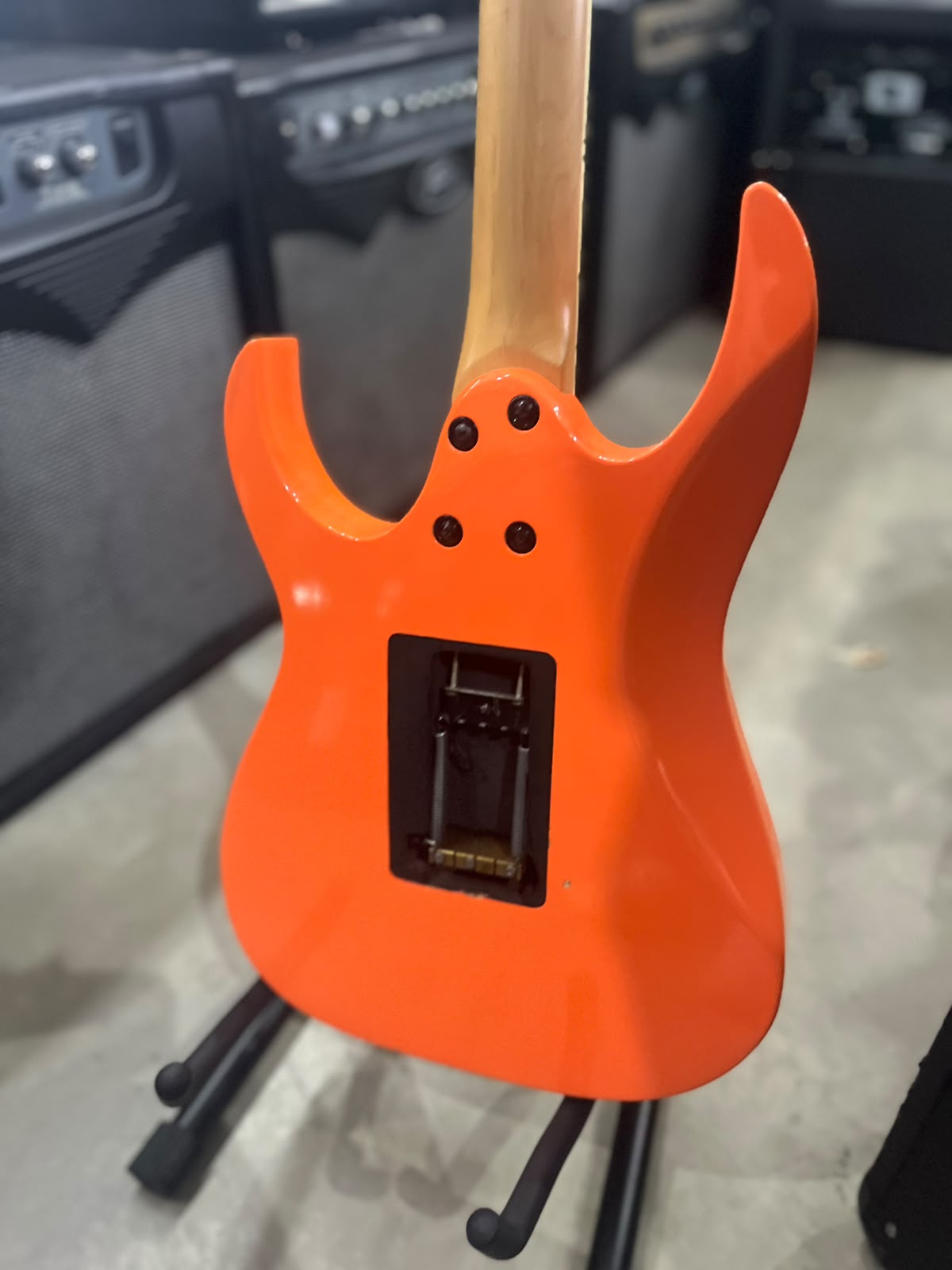 Guitarra Ibanez Laranja Ibanez RG Series – escudo preto  com floyd miniatura 9