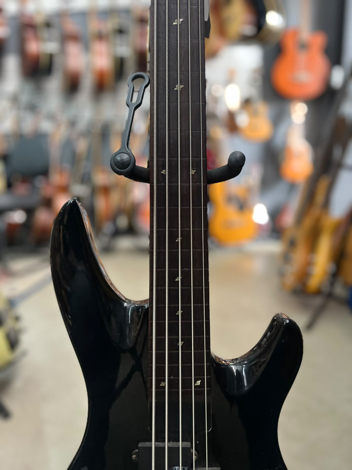 Baixo Samick Preto – Modelo Artist Series 5 cordas miniatura 5