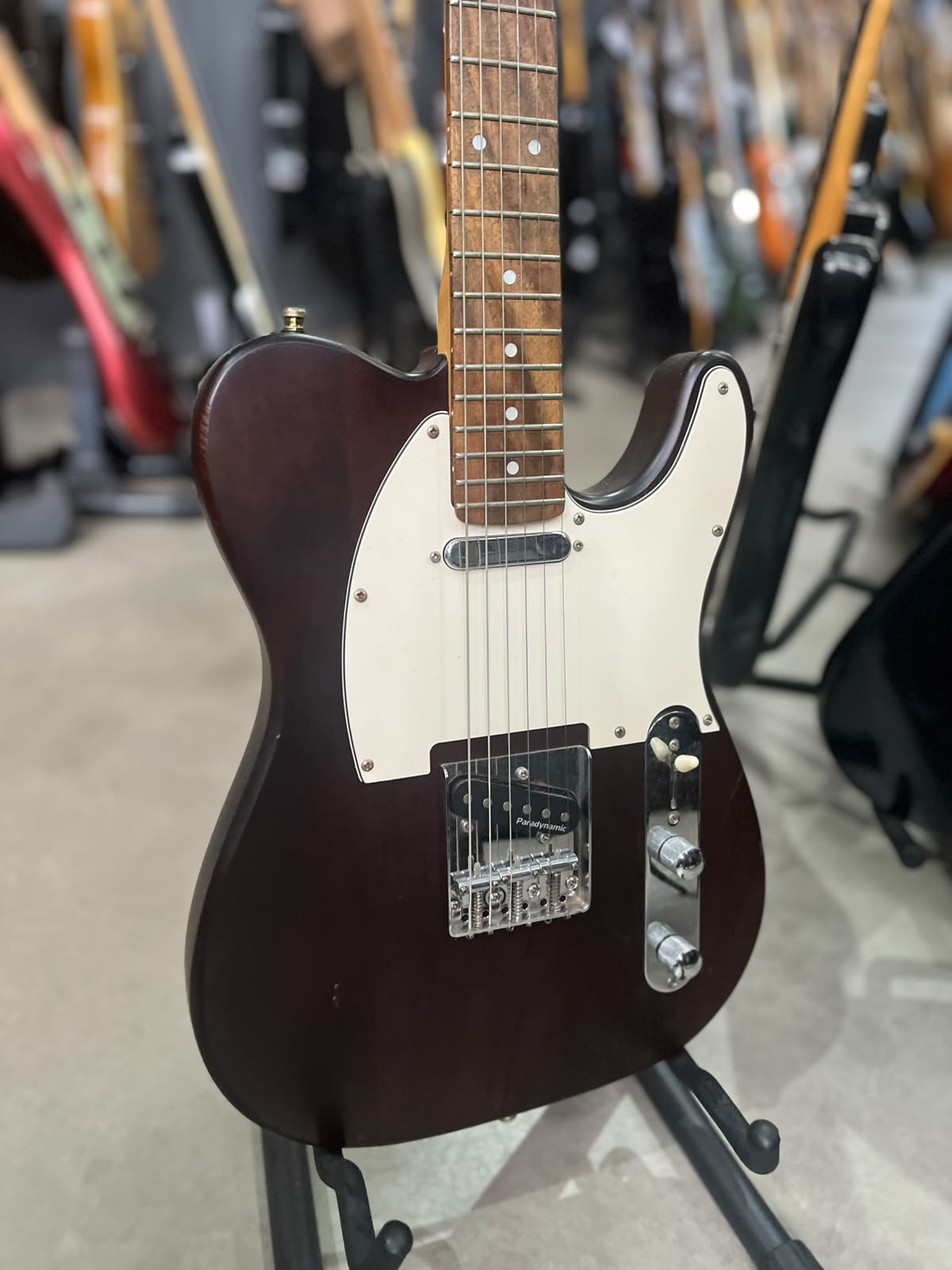 Guitarra Marca: Newen  Modelo: Telecaster Madeira  miniatura 3