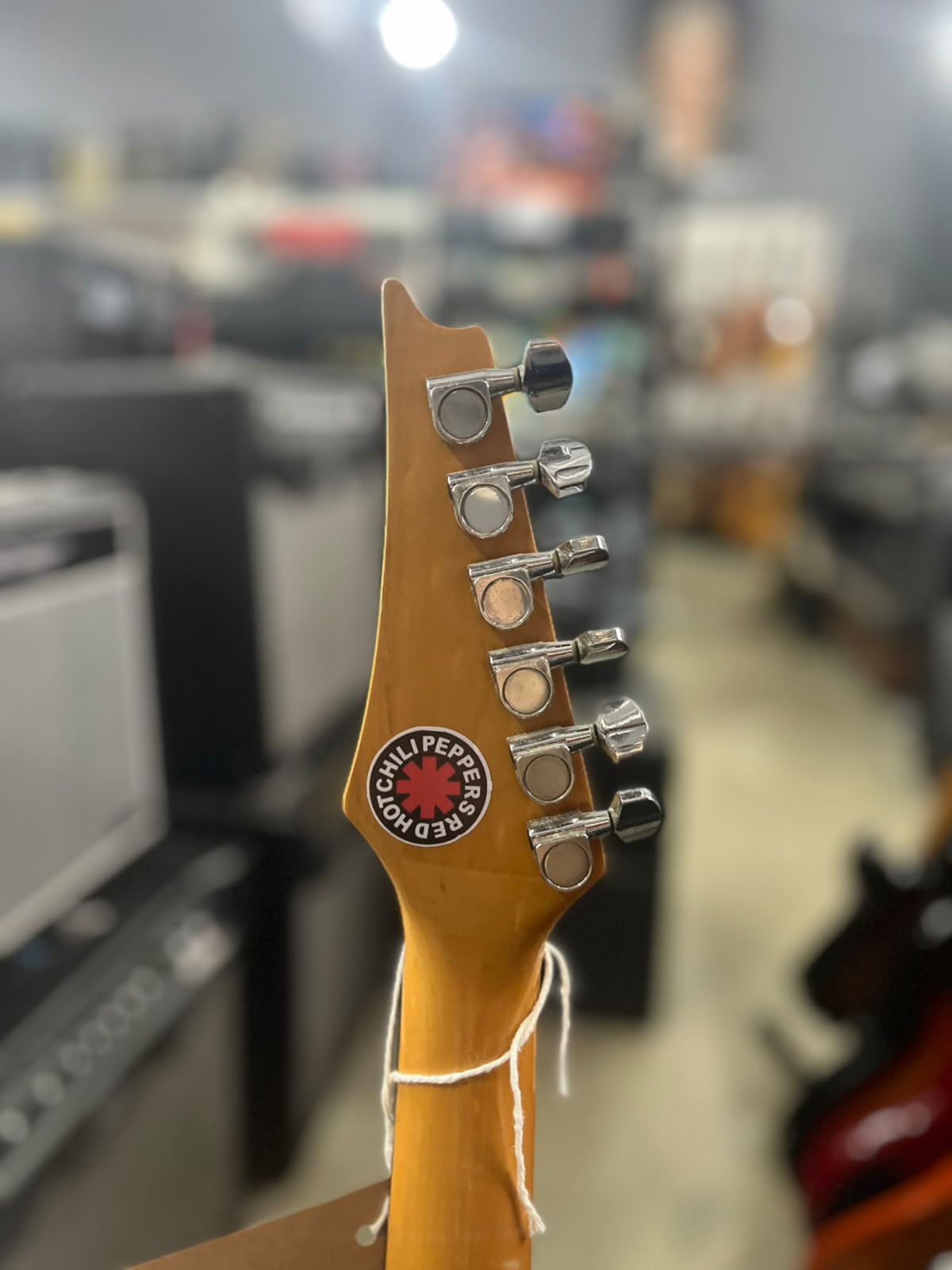 Guitarra Marca: Ibanez  Modelo: SuperStrato preta miniatura 6