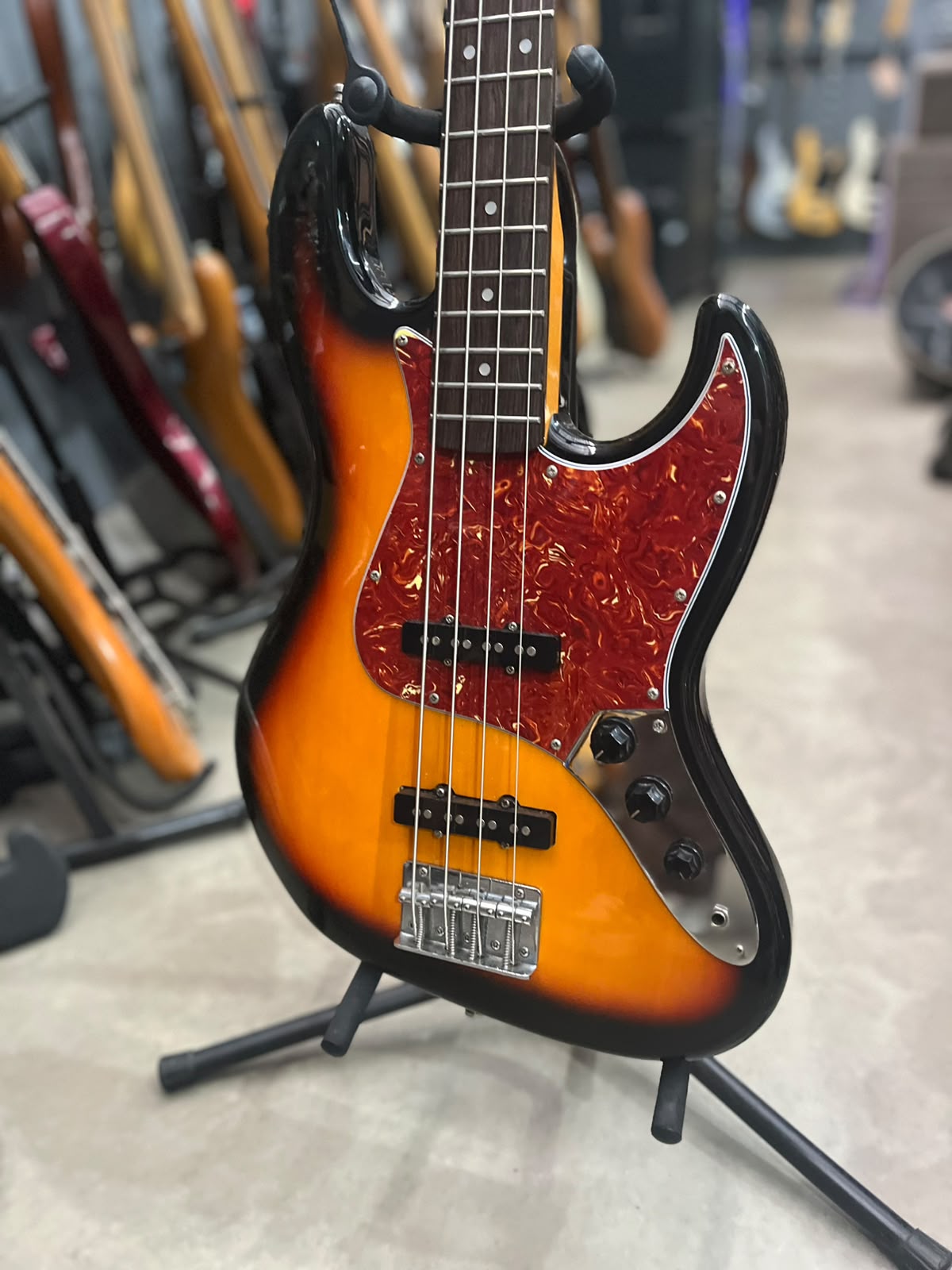 BAIXO TAGIMA WOODSTOCK 73 SUNBURST  4 CORDAS miniatura 2