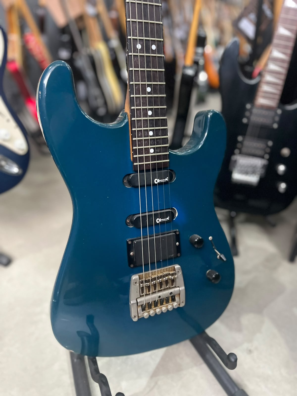 Guitarra Marca Charvette Modelo: Com Floyd  miniatura 3