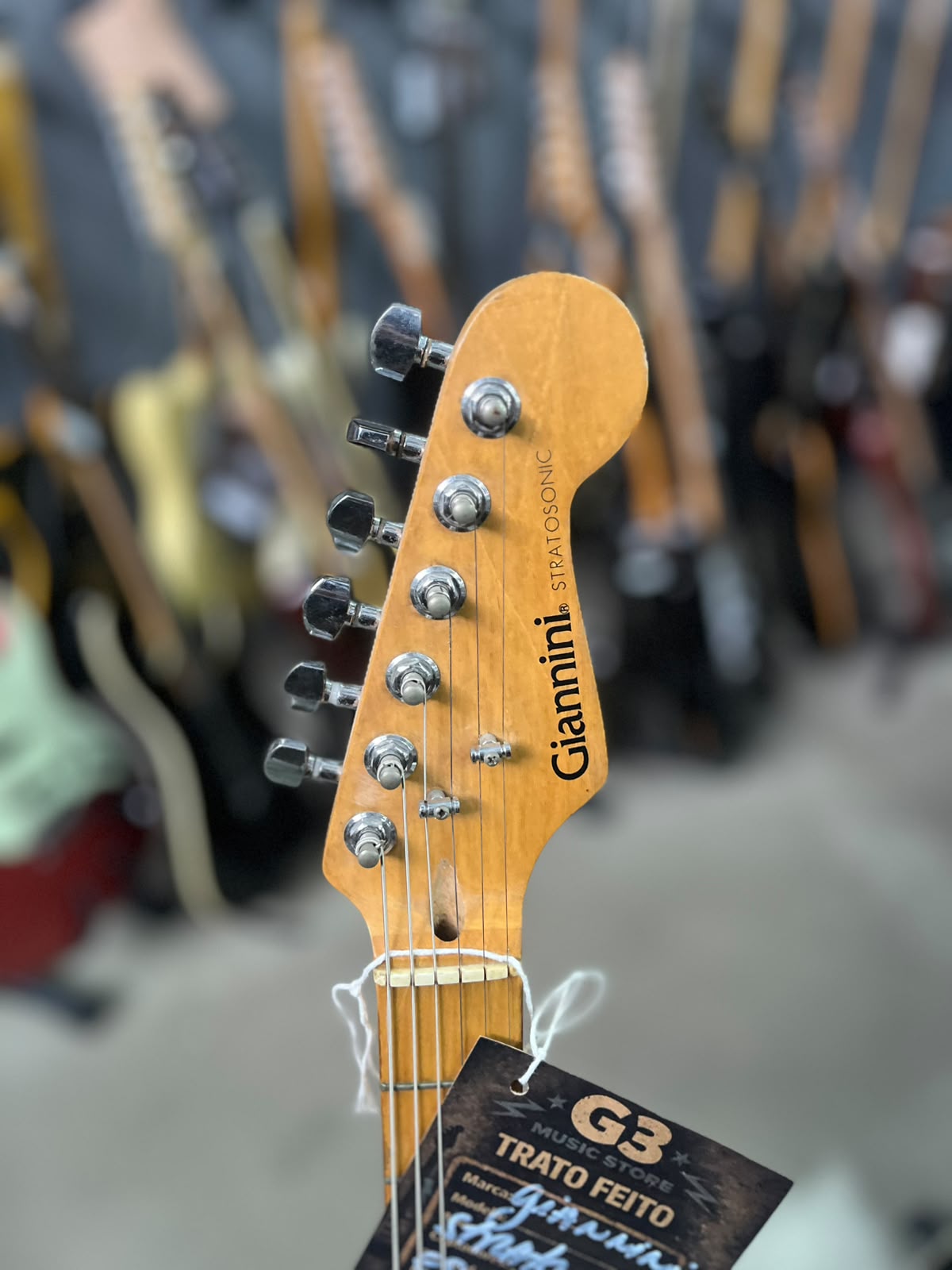 GUITARRA GIANNINI STRATOSONIC PRETA ESCUDO BRANCO miniatura 4