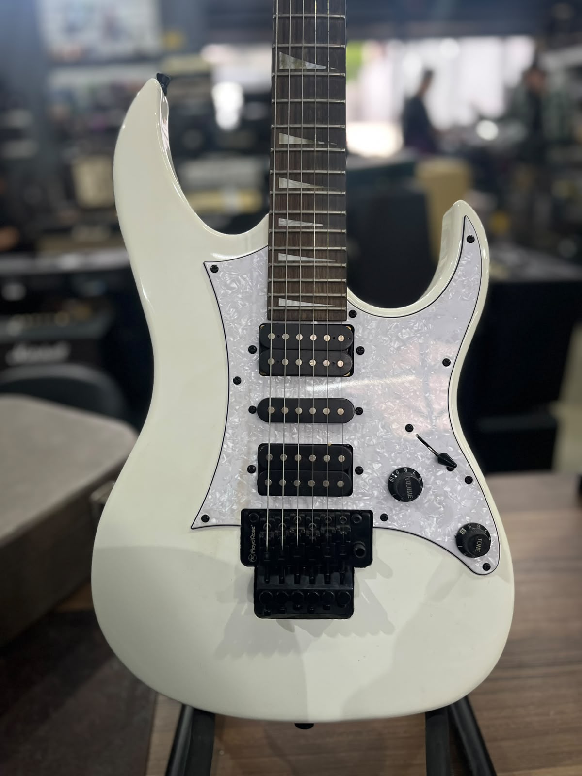 Guitarra Marca Waldman  Modelo: premium Mastery