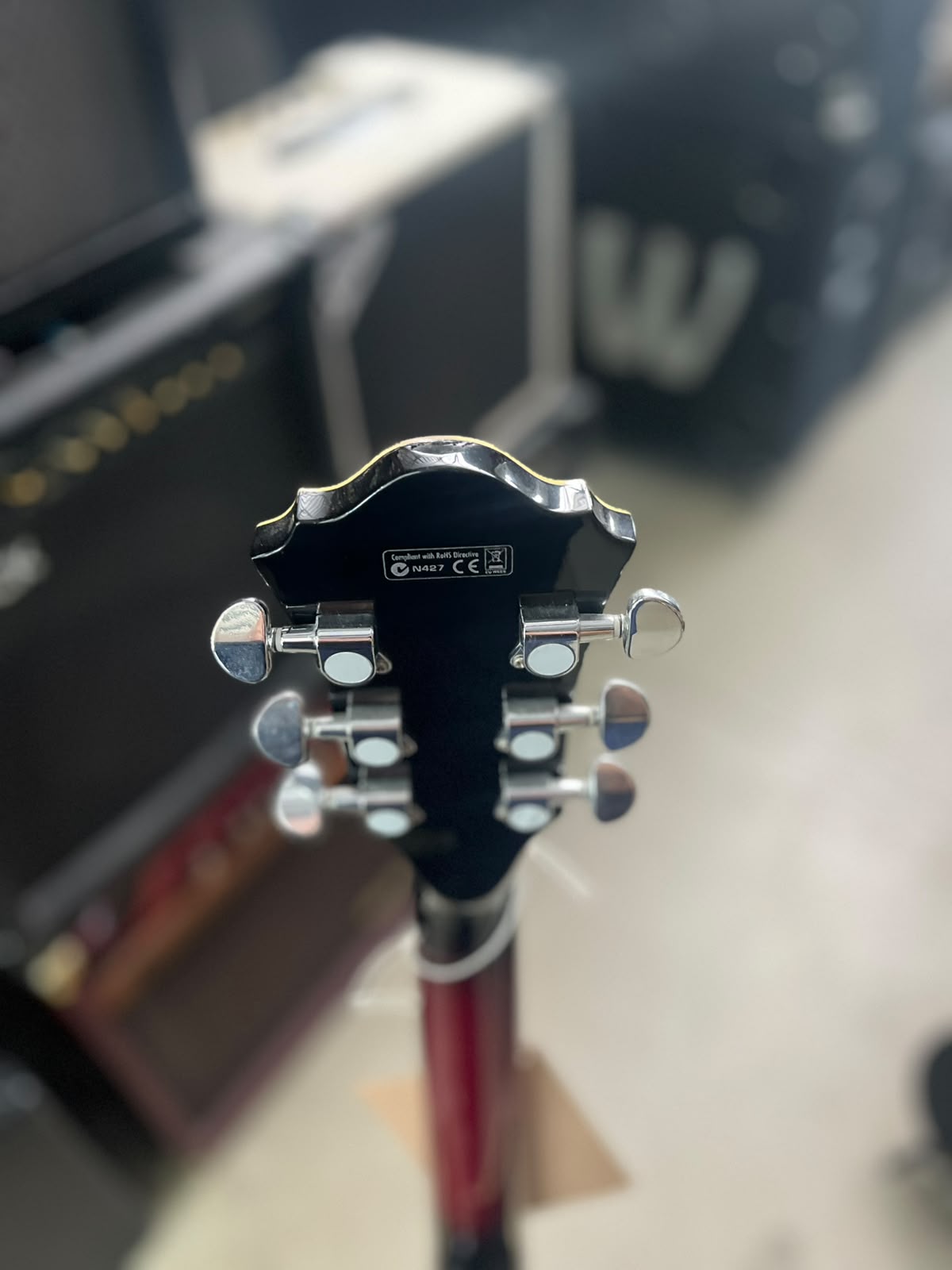 Guitarra Ibanez Artcore AF75 Semi acústica preta Redburst escudo preto miniatura 6