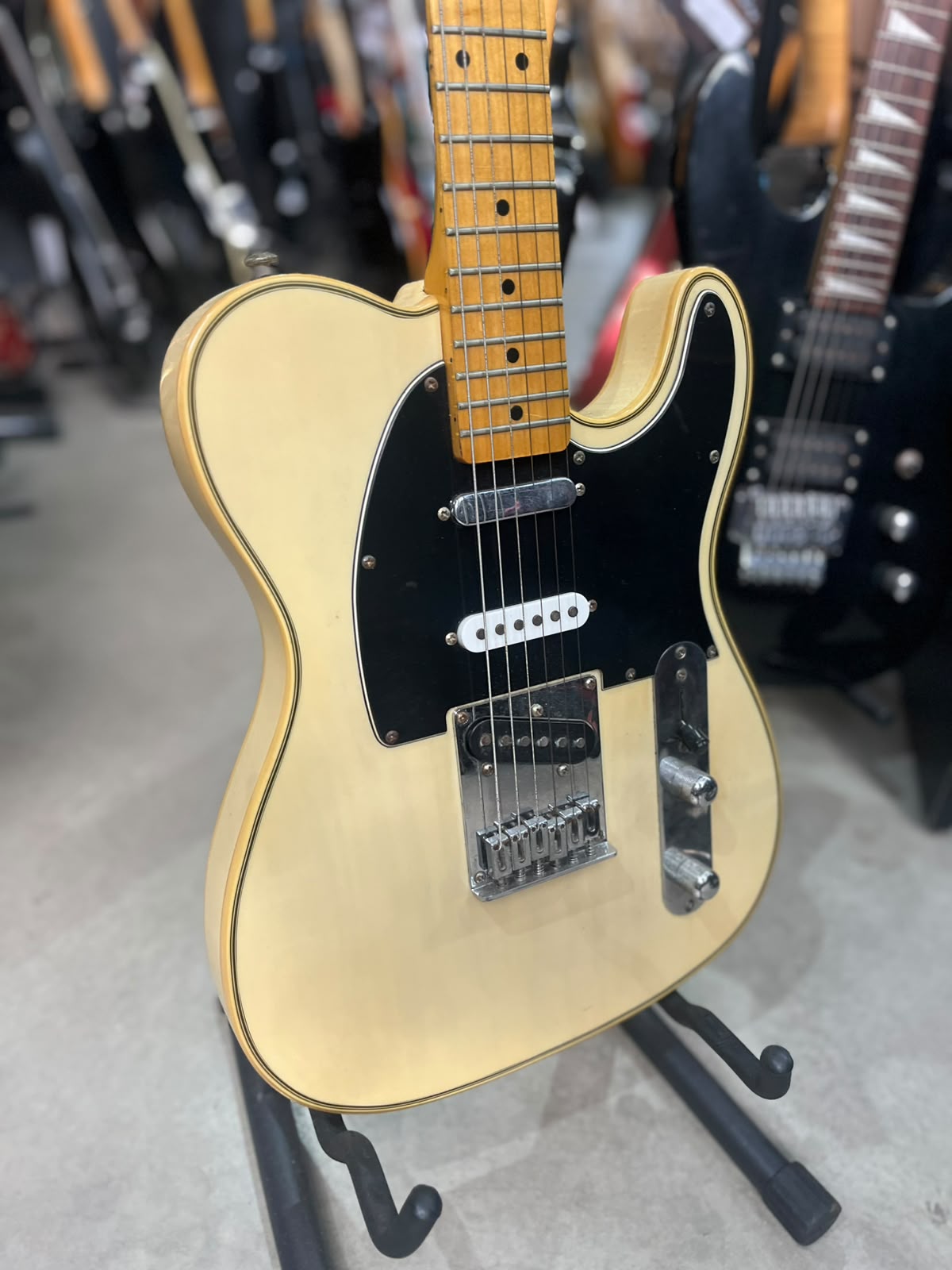 Guitarra Nolan  Telecaster creme escudo preto miniatura 3