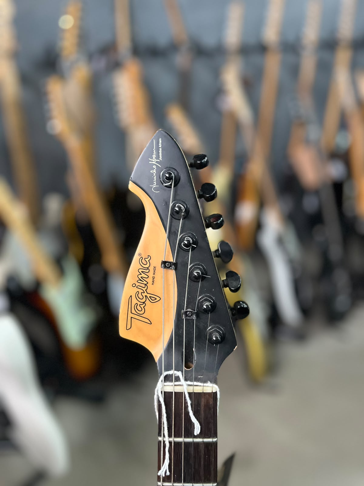 Guitarra Marca Tagima Modelo: Juninho Afram miniatura 6