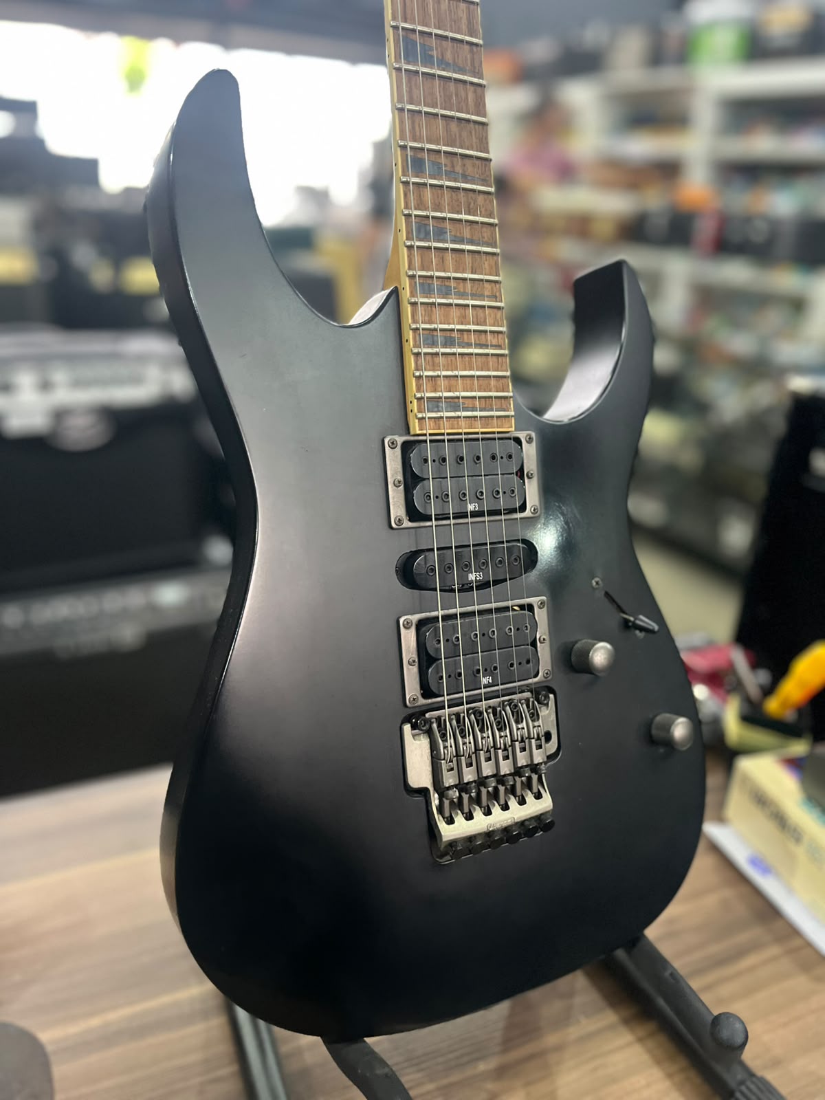 Guitarra Marca Ibanez  RG Series miniatura 3