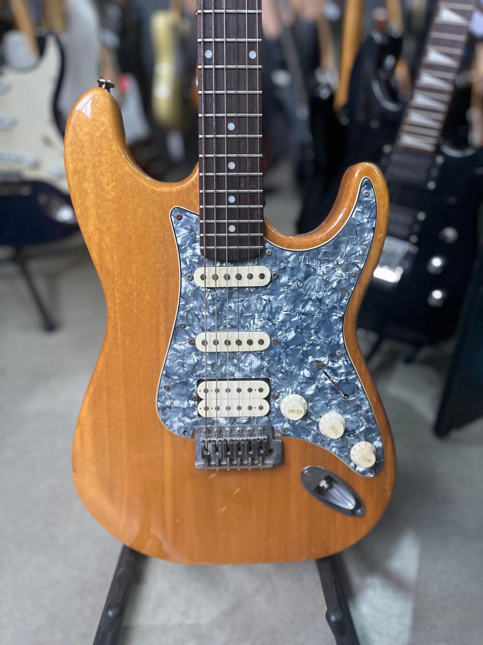 Guitarra Condor natural escudo perolado cinza