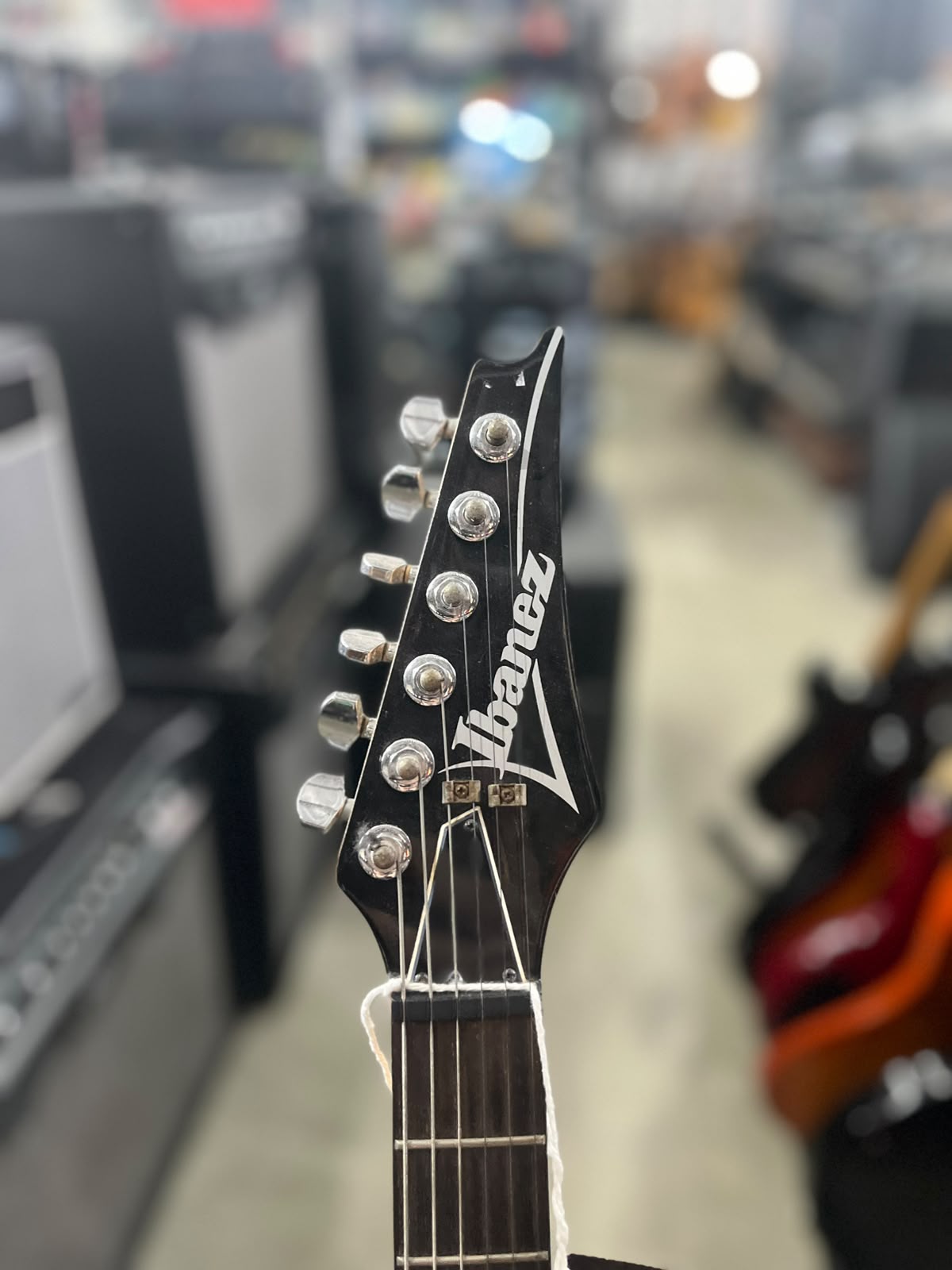 Guitarra Marca: Ibanez  Modelo: SuperStrato preta miniatura 5