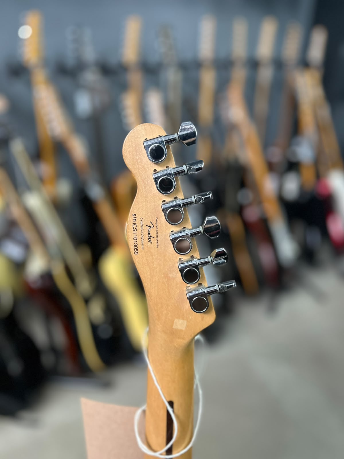 Guitarra Squier Telecaster Amarela com escudo preto miniatura 6