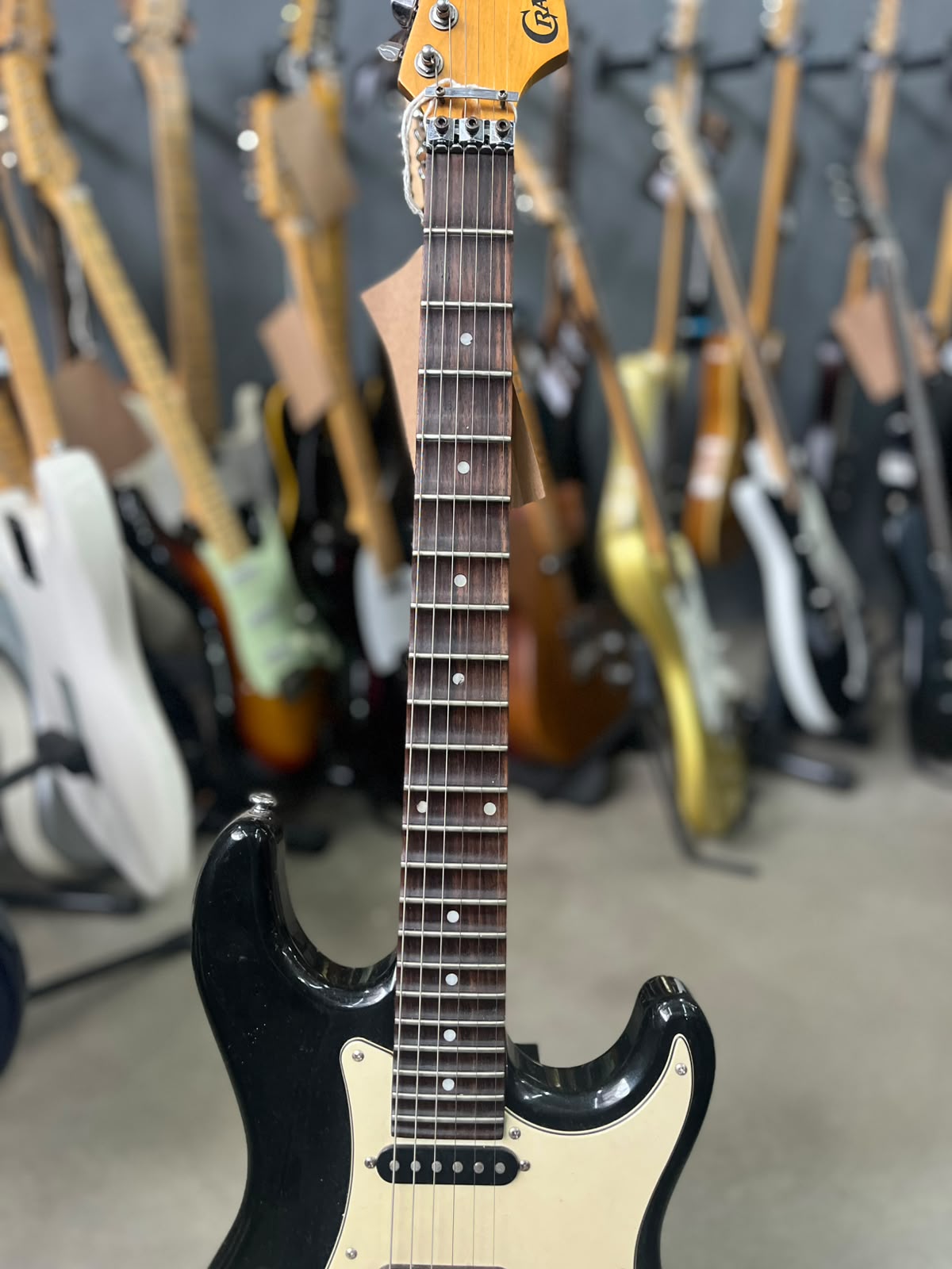 Guitarra Crafter  Modelo; county series Strato Preta miniatura 5