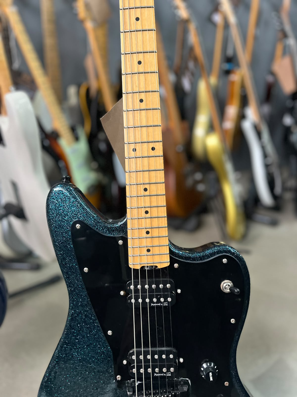 Guitarra Studebaker Jaguar azul sparkle escudo preto miniatura 4