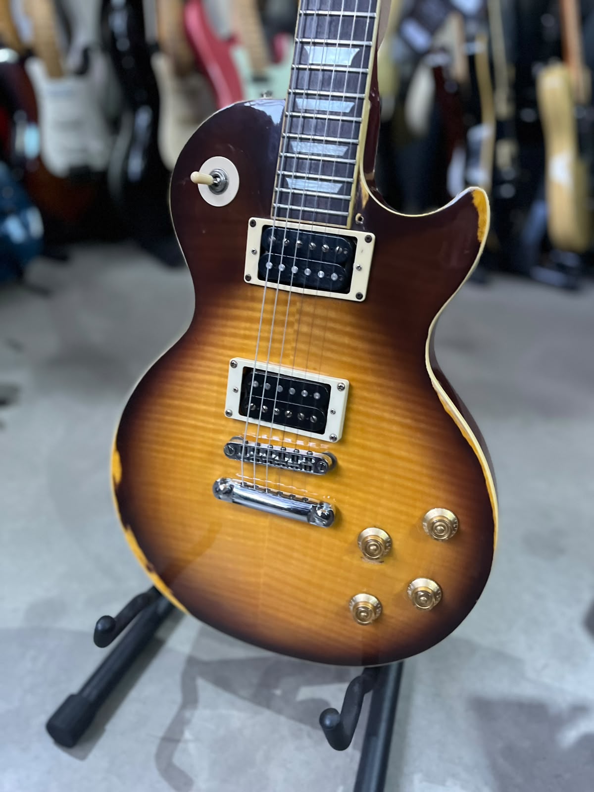 Guitarra Epiphone Standard Les Paul  Brown burst miniatura 2