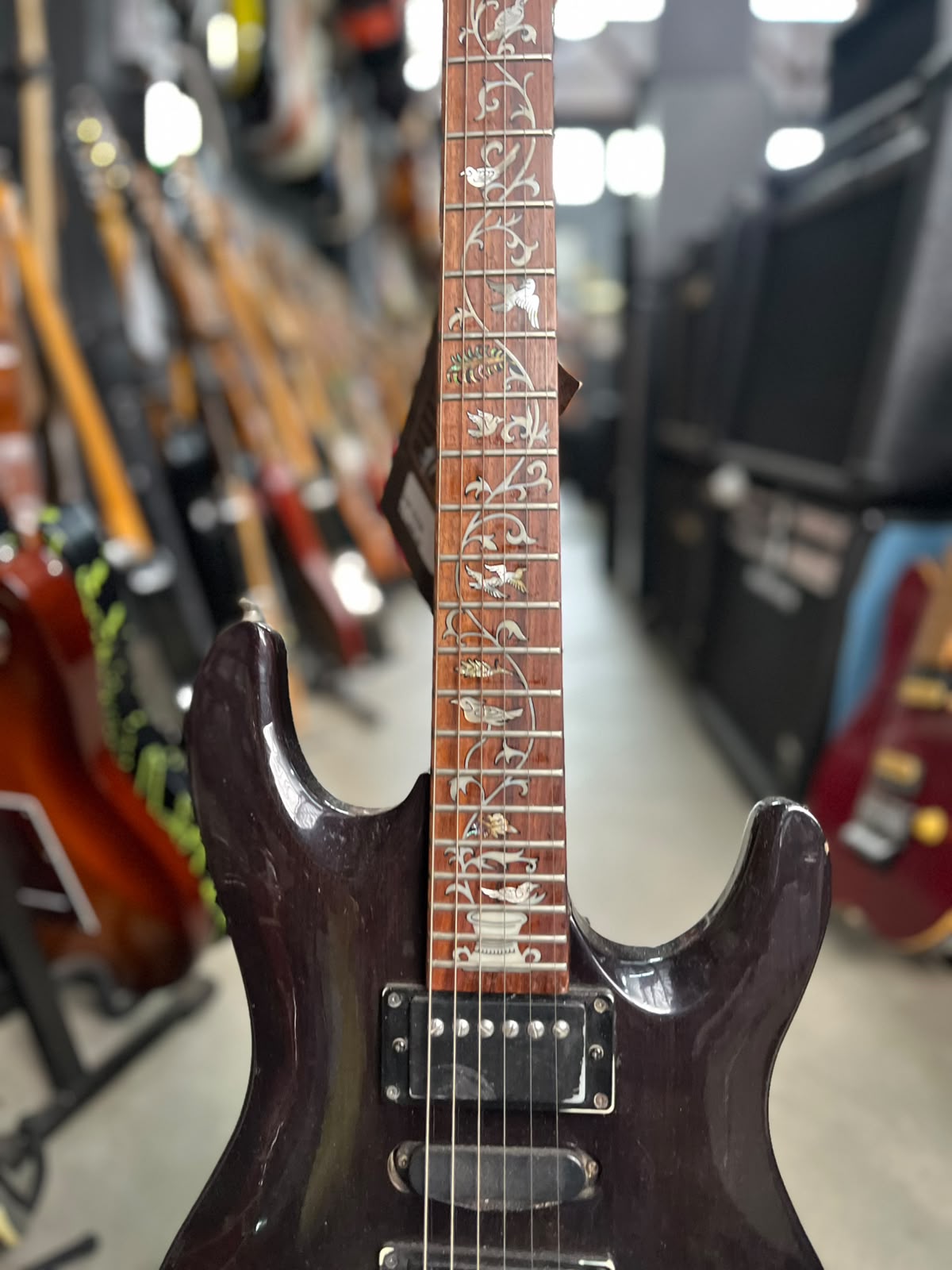 Guitarra Marca Strinberg – Modelo: Superstrato braço desenhado miniatura 4